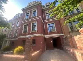 Deluxe Apartments mit Arbeitsplatz im Denkmalhaus, beste und ruhige zentrale Lage von Halle Saale WE1