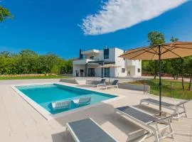 Cozy Home In Grubine With Wifi