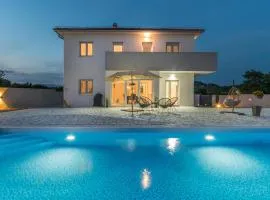 4 Bedroom Cozy Home In Donja Jagodnja