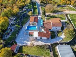 Nice Home In Dugopolje