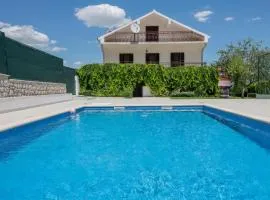 Amazing Home In Runovic