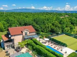 克里沃多尔22号度假屋 - 带户外游泳池