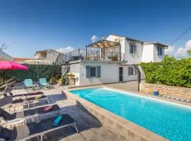 Beautiful Home In Gajana With Jacuzzi