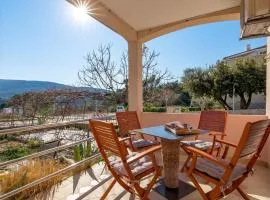 Gorgeous Apartment In Cres With Wifi