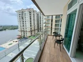 Kuching Cozy Comfort 04 - Riverine Diamond Kuching Studio with Balcony