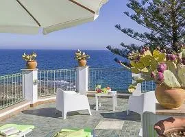 6 Bedroom Pet Friendly Home In Siracusa