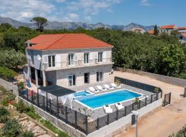 Nice Home In Sucuraj With Wifi，位于苏库拉伊的酒店