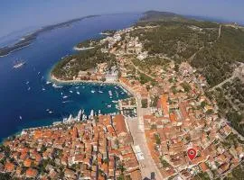 Amazing Home In Hvar With Kitchen