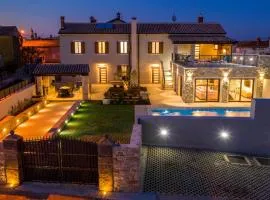 6 Bedroom Gorgeous Home In Valtura