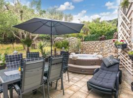 Lovely Home In Miholascica With Jacuzzi，位于Miholašćica的带按摩浴缸的酒店