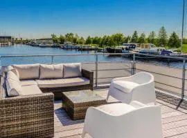 Cozy Ship In Aalsmeer With Wifi