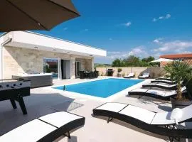 Stunning Home In Sukosan With Jacuzzi
