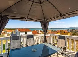 5 Bedroom Lovely Apartment In Raslina