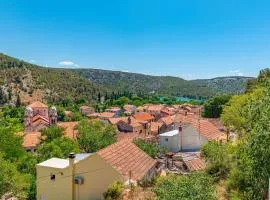 3 Bedroom Cozy Home In Skradin