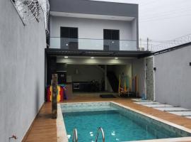 Sobrado novo e lindo com piscina，位于圣若泽杜斯坎普斯的酒店