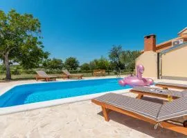 4 Bedroom Stunning Home In Polaca