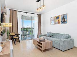 Spitaki 2 BDR Apartment with Pool and Close Proximity to Beach，位于帕拉利米尼的酒店