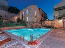 Beautiful Home In Tkon With Outdoor Swimming Pool