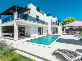 Amazing Home In Porec With Jacuzzi
