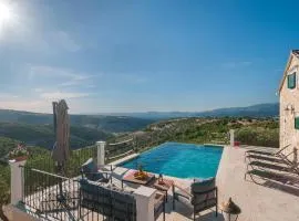 Awesome Home In Postira