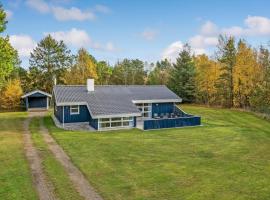 Holiday Home Revlen Jerup Xi，位于耶鲁普的酒店