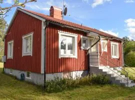 2 Bedroom Gorgeous Home In Alstermo