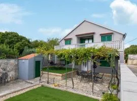 2 Bedroom Beautiful Home In Pridraga