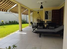 Charmante maison Riviera Golf Jardins，位于阿比让的酒店