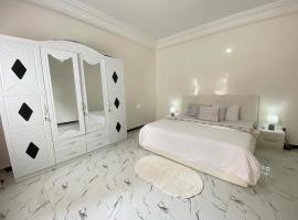 chambre white sans télé ngor almadie，位于Ngor的酒店