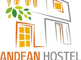 Andean Hostel，位于瓦拉斯的酒店