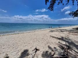 4Beds- Beachfront Bungalow