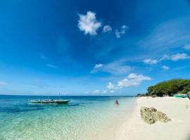 Hibiscus Dive Inn，位于Pooc的酒店