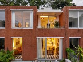 La Verona - 2,3,4 BHK Villas in Assagao with Private Pool, Garden, Caretaker, Kitchen & Security，位于阿斯高的酒店