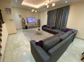 3 Bedroom Villa In Sharjah Near Heerah Beach，位于沙迦的酒店