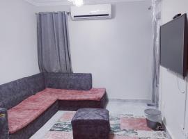 Affordable rooms for ladies and couples，位于Giza的酒店