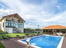 Beautiful Home In Velika