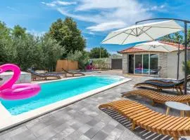 Lovely Apartment In Polaca With Wifi