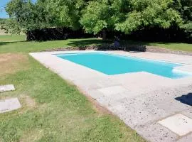 9 Bedroom Nice Home In Gigny