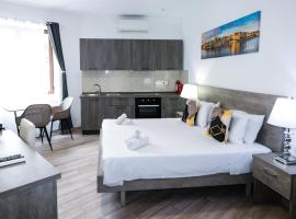 Napoli Suites Studios Aparthotel，位于圣朱利安斯的酒店
