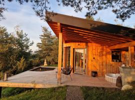 Cocooon Wood, Lodges grand Standing，位于Saint-Paul-sur-Yenne的酒店