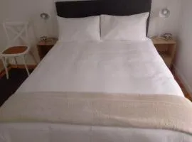12 Kiaat Suites
