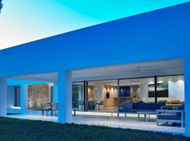 Holiday home with stylish interiors，位于Sant Francesc de s'Estany的酒店