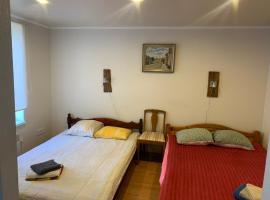 Piiri 12, white Apartment - 2 big beds - Very Cute Apartment，位于塔尔图的酒店