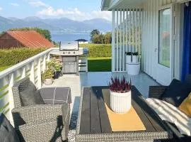 12 person holiday home in Davik