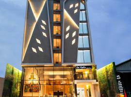 黄星阿姆巴鲁克莫酒店，位于日惹阿姆巴鲁克莫广场附近的酒店