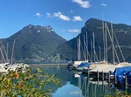 Herrlicher Blick auf Berge und See