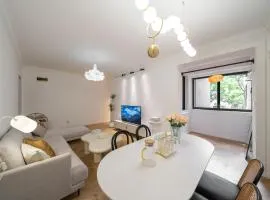 Shanghai Hills & Serendipity Springtime Family BNB with Two Rooms close to West Nanjing Rd