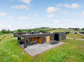 4 Bedroom Awesome Home In Løgstrup，位于Løgstrup的酒店
