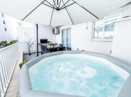 Sea Breeze, Spacious 2-Bedroom LUX Seaside Apartments，位于圣保罗湾城的酒店