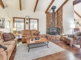 Spacious Cabin with Deck 7 Mi to Show Low!